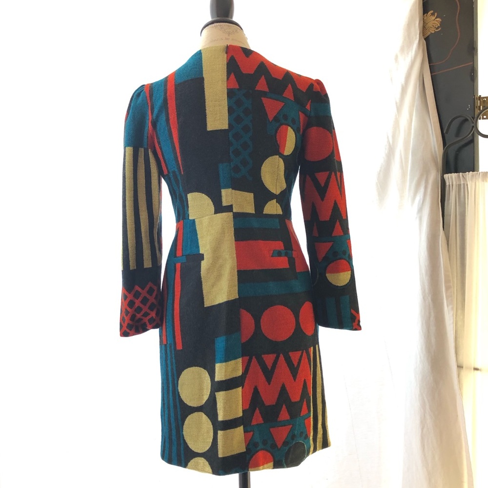 Color-blocked Shift Dress - Picture 14 of 16
